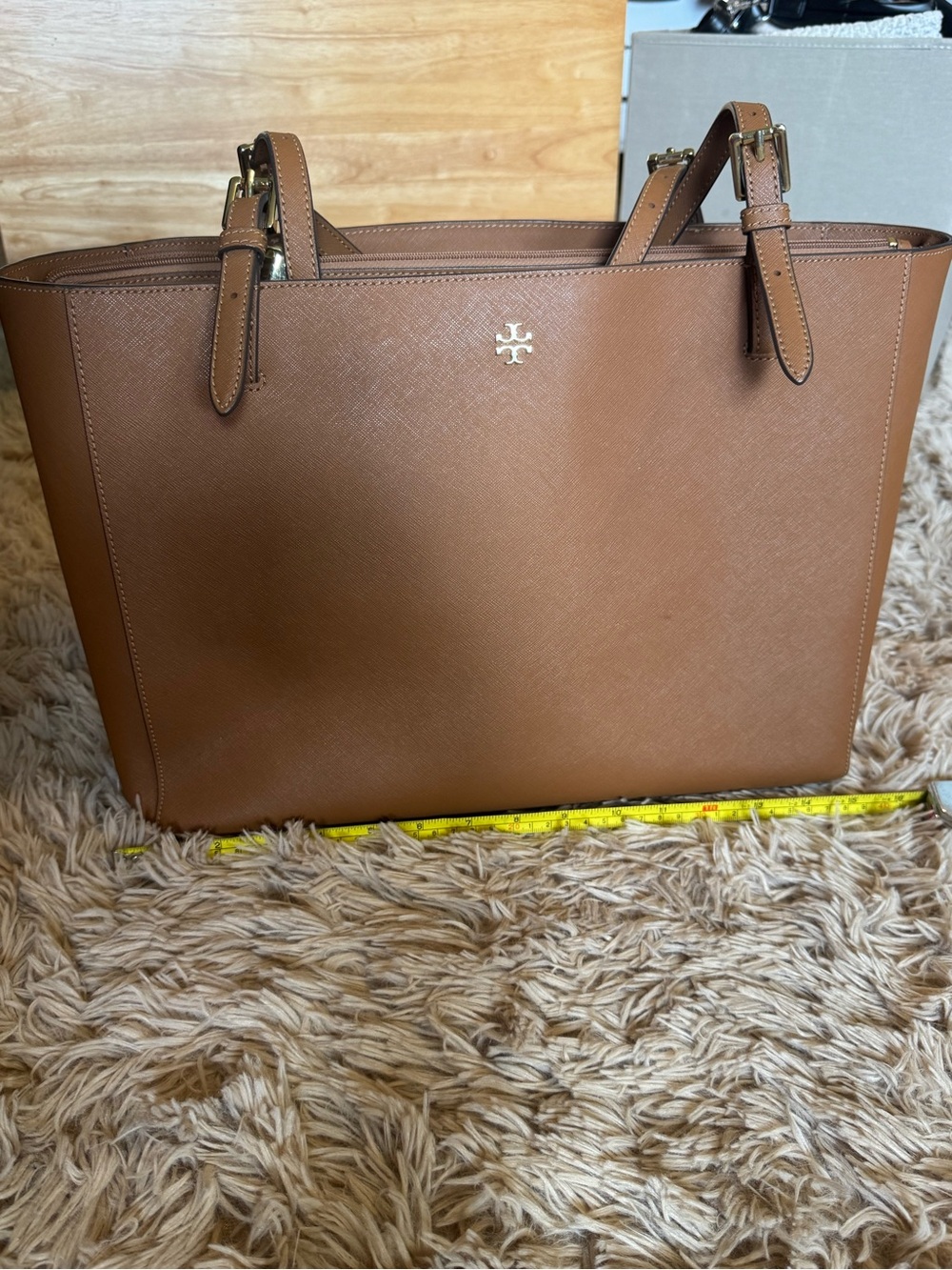 Excellent Condition Tory Burch Cognac Leather Saffiano Tote - Picture 5 of 13